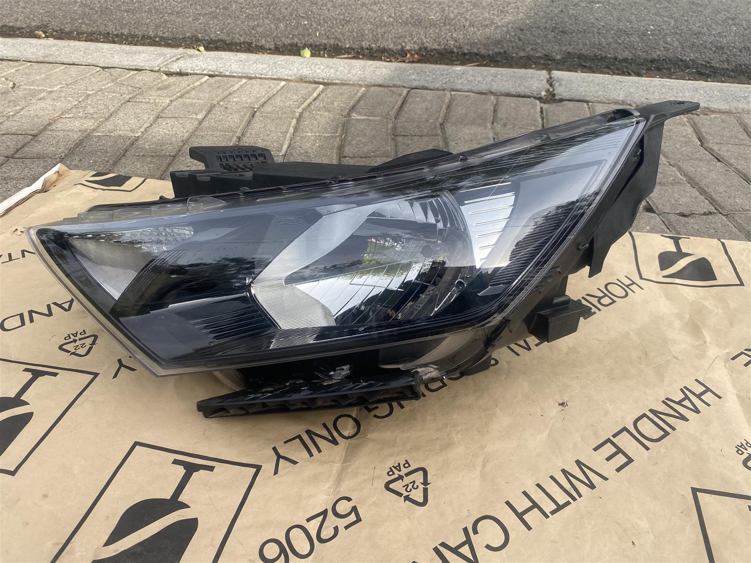 2025 HYUNDAI I20 HEADLIGHT LEFT SIDE FOR SALE. IN PRISTINE CONDITION - Private Seller