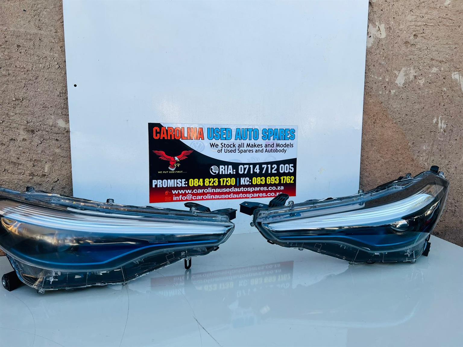 Toyota Corolla Cross left and right side hybrid LED headlights - Private Seller Toyota Corolla Cross left and right side hybrid LED headlights - Private Seller