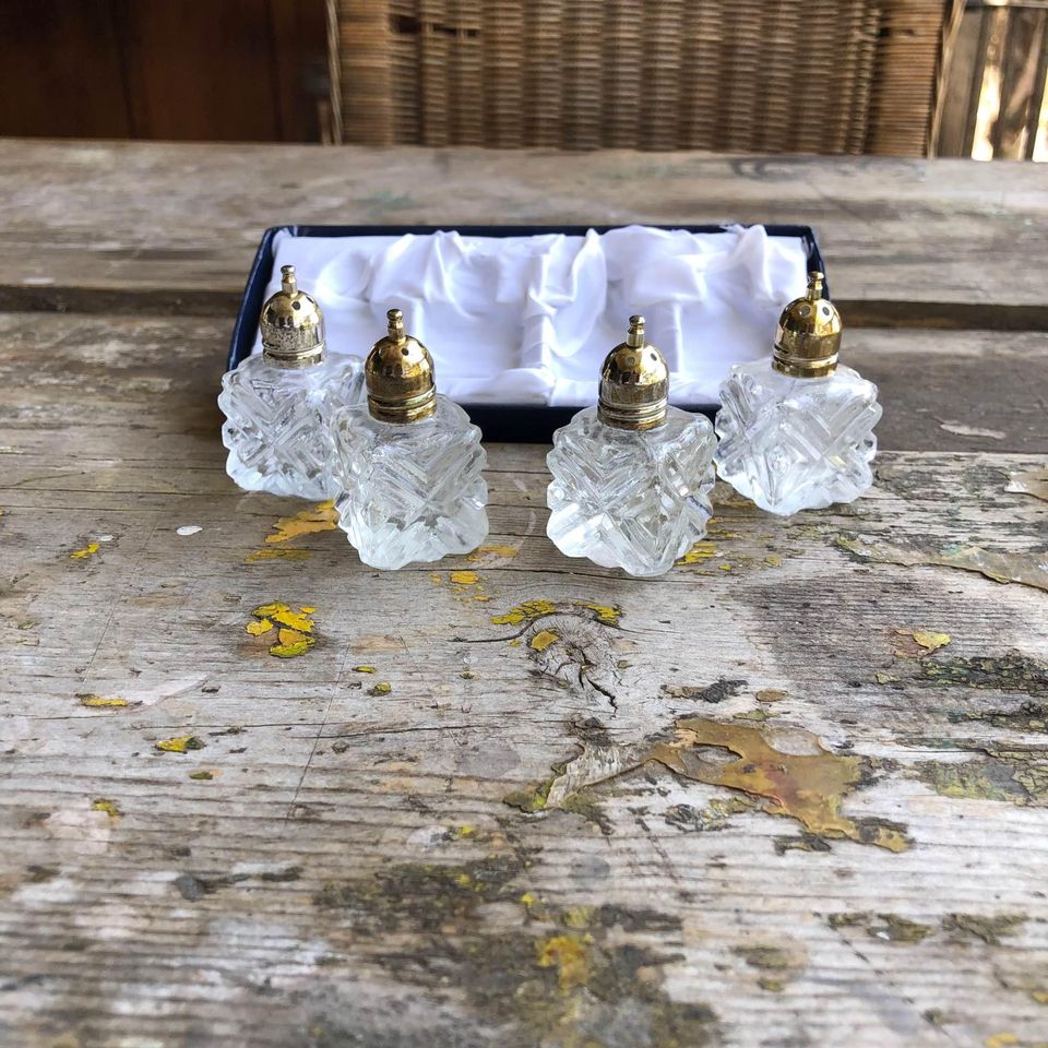 A lovely vintage set of 4 Viking Glass Salt and pepper set -Still in original box. A lovely vintage set of 4 Viking Glass Salt and pepper set -Still in original box.