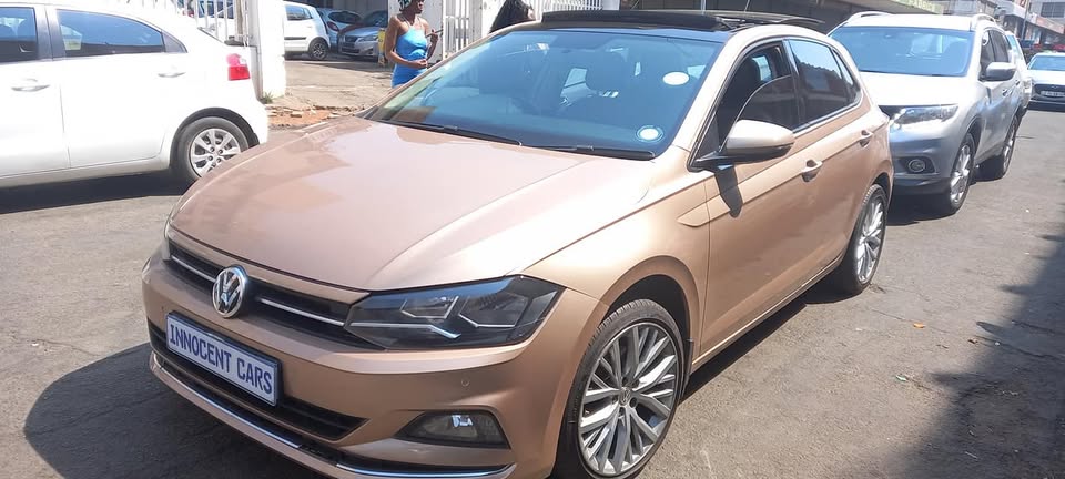2018 VW POLO 8 HIGH HIGHLINE.. 1.0 MANUAL TRANSMISSION.. GOLD COLOUR.. WITH 72000KM.