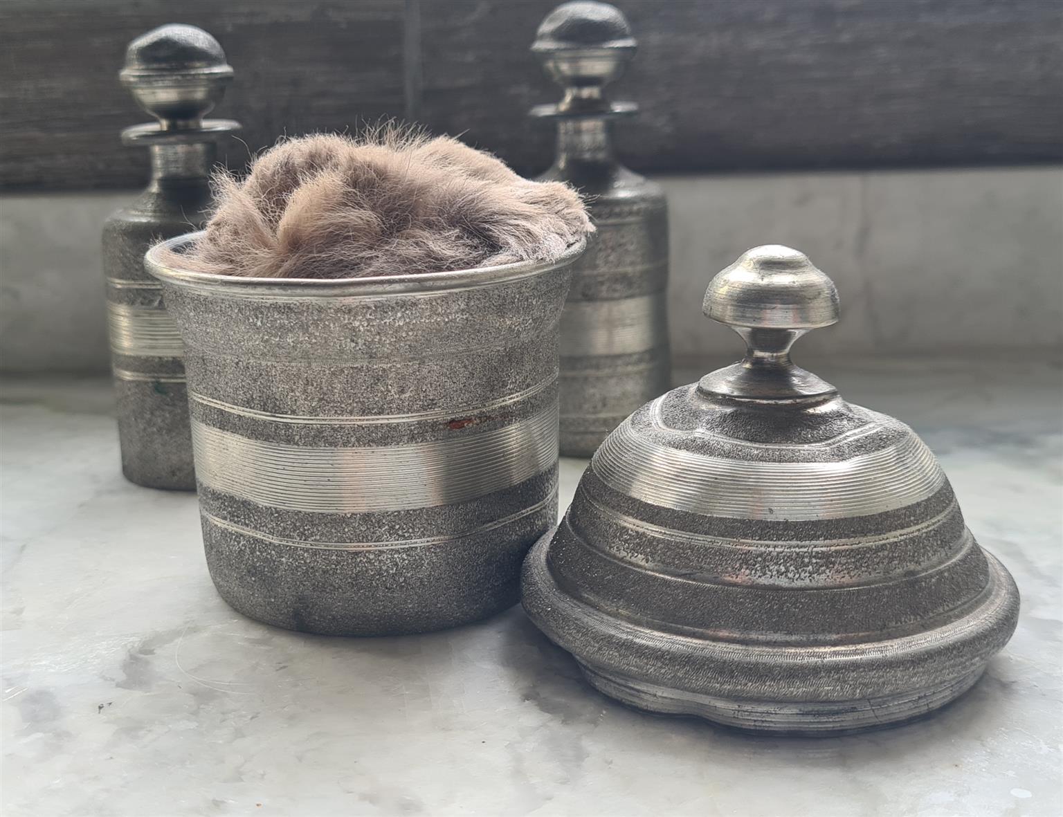Antique makeup set