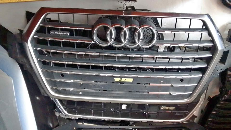 Audi Q7 GRILL - Private Seller Audi Q7 GRILL - Private Seller