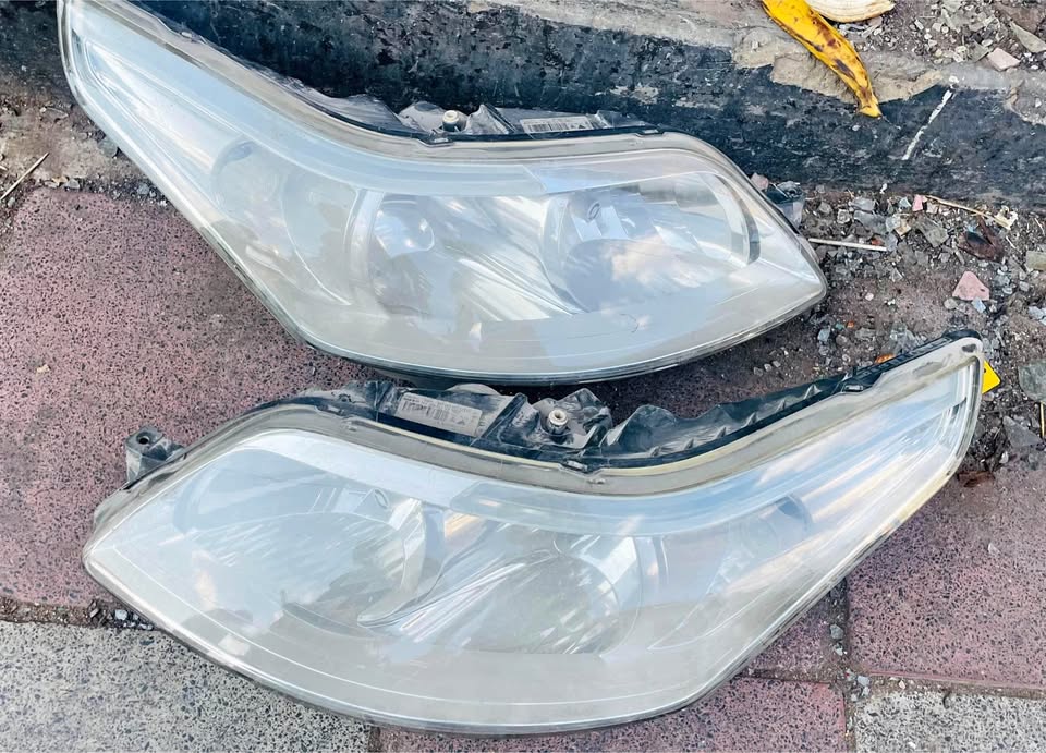 Citroen C4 headlights 2006 - Private Seller Citroen C4 headlights 2006 - Private Seller