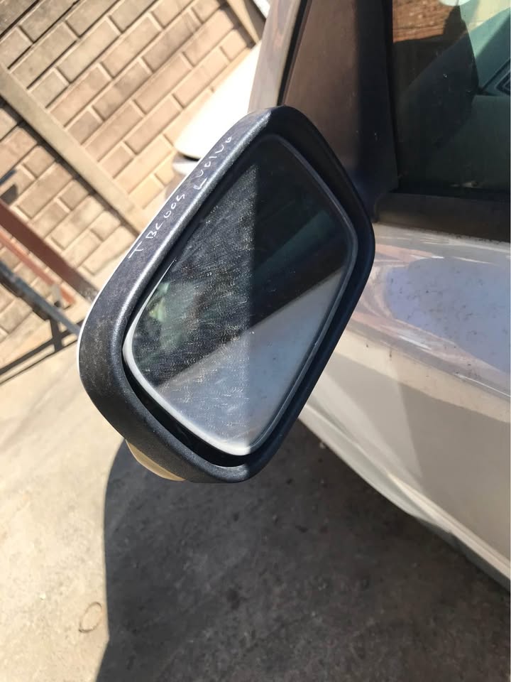 S40 Volvo electric mirror with indicator - Private Seller