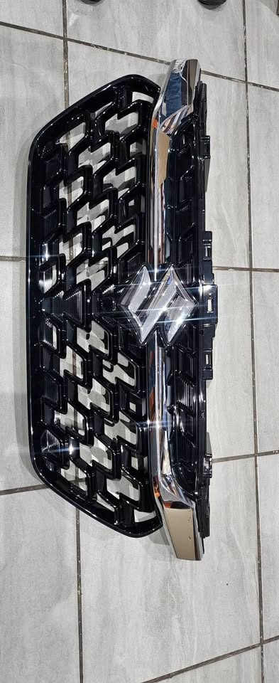 SUZUKI FRONX MAIN GRILLE - Private Seller SUZUKI FRONX MAIN GRILLE - Private Seller