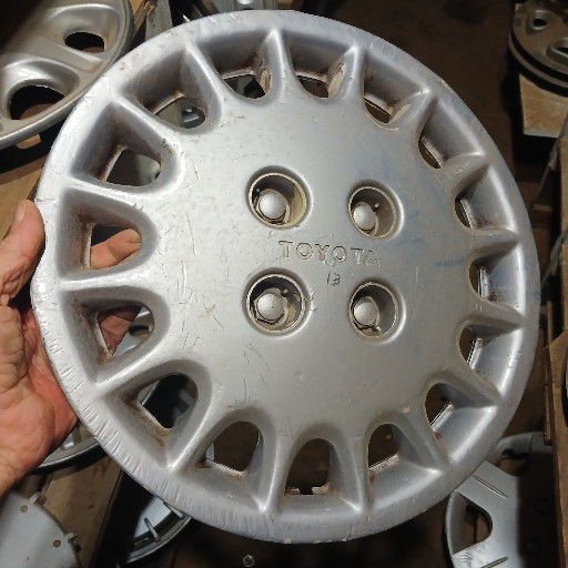 Corolla wheel cap - Private Seller