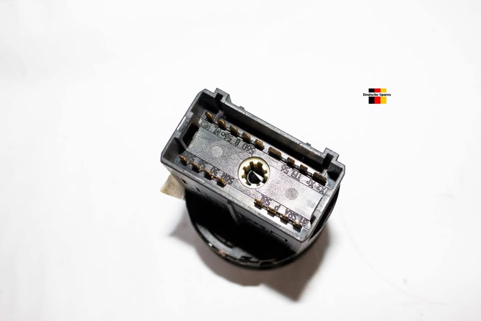 VOLKSWAGEN POLO 6R LIGHT SWITCH 58R305858D - Private Seller VOLKSWAGEN POLO 6R LIGHT SWITCH 58R305858D - Private Seller