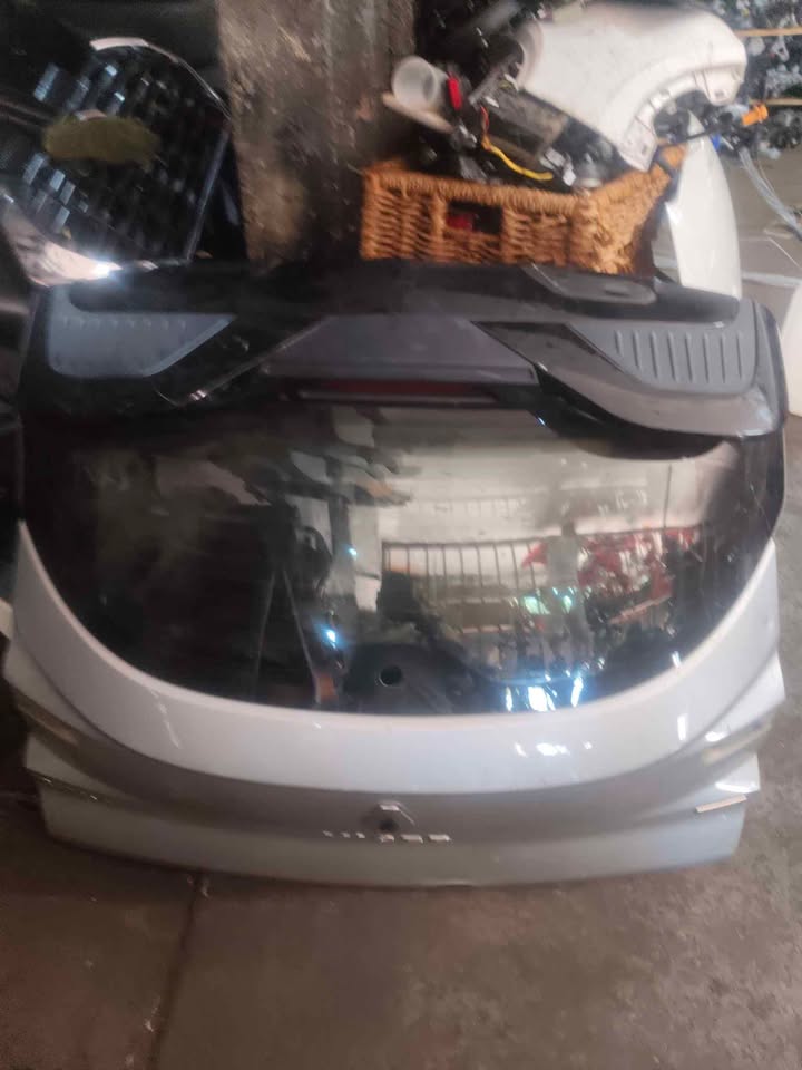 Renault Kiger tailgate - Private Seller Renault Kiger tailgate - Private Seller