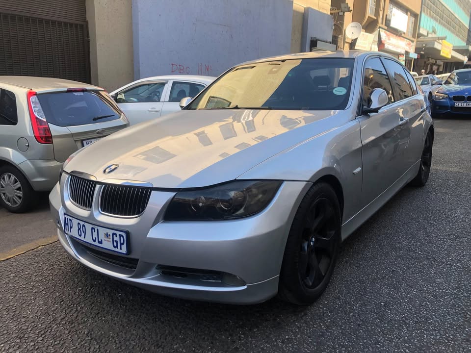 2007 BMW  323i E90