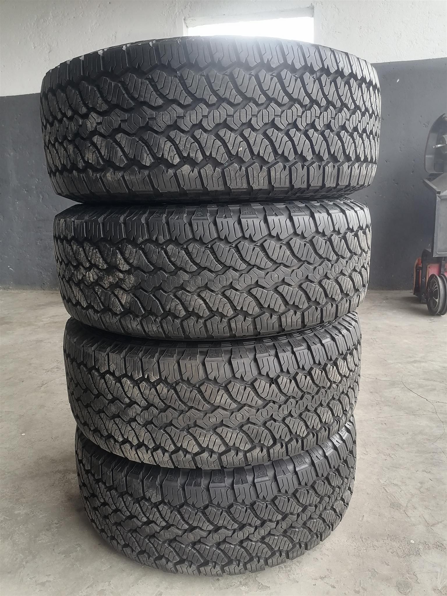 Wildtrack 18inch Mag Rims (WITH USED TYRES)
