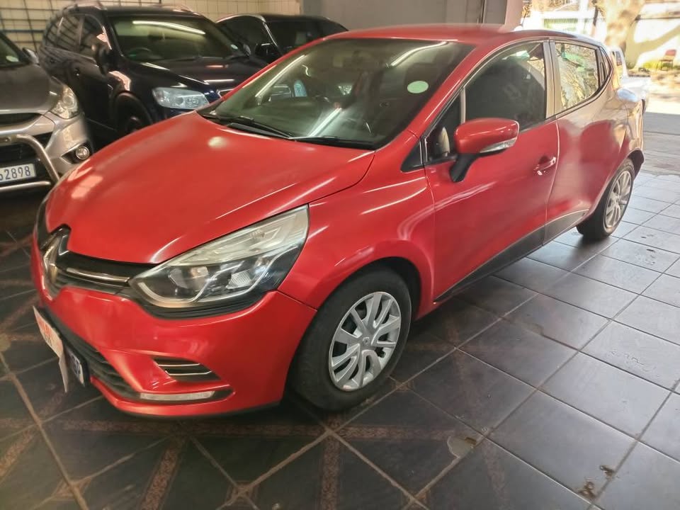 2017 Renault Clio 900T Maroon, Manual, Petrol, 82000km