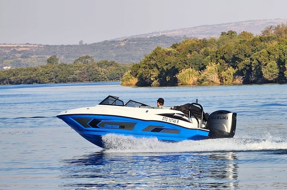 Cascade 196 Boat with 200h0 Suzuki Stealth 4 stroke Cascade 196 Boat with 200h0 Suzuki Stealth 4 stroke