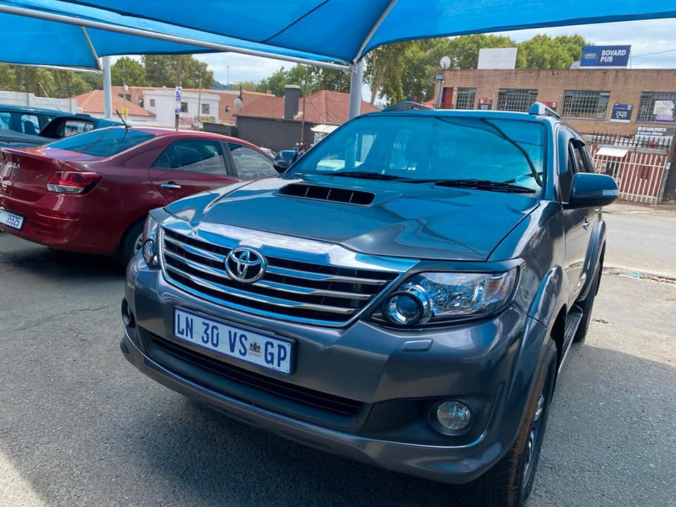 2014 TOYOTA FORTUNER 2.5 MANUAL