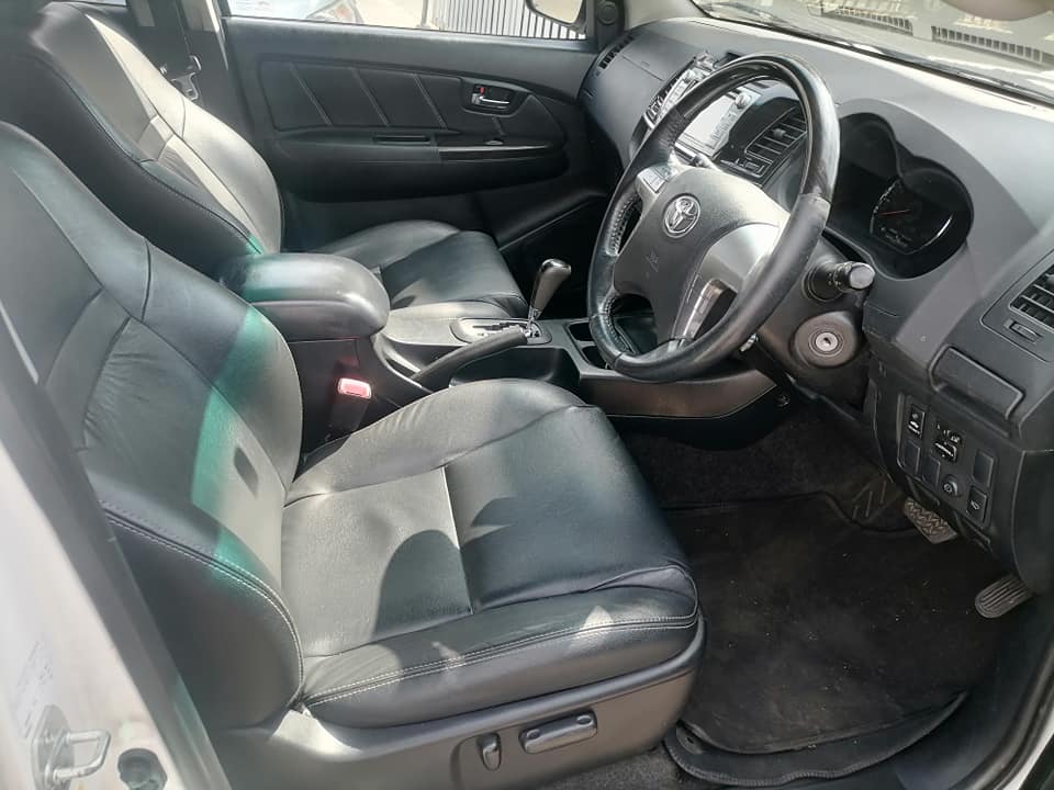 2014 Toyota Fortuner 3.0 D4D 4x2 seven seater with a leather seat Automatic
