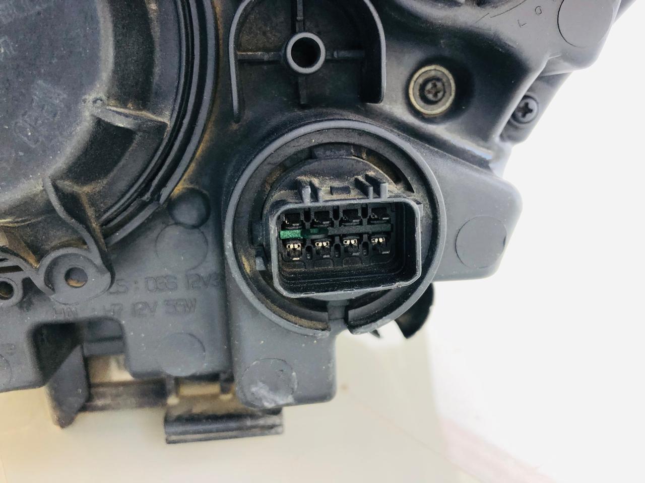 Hyundai Santa Fe right side xenon headlight - Private Seller Hyundai Santa Fe right side xenon headlight - Private Seller
