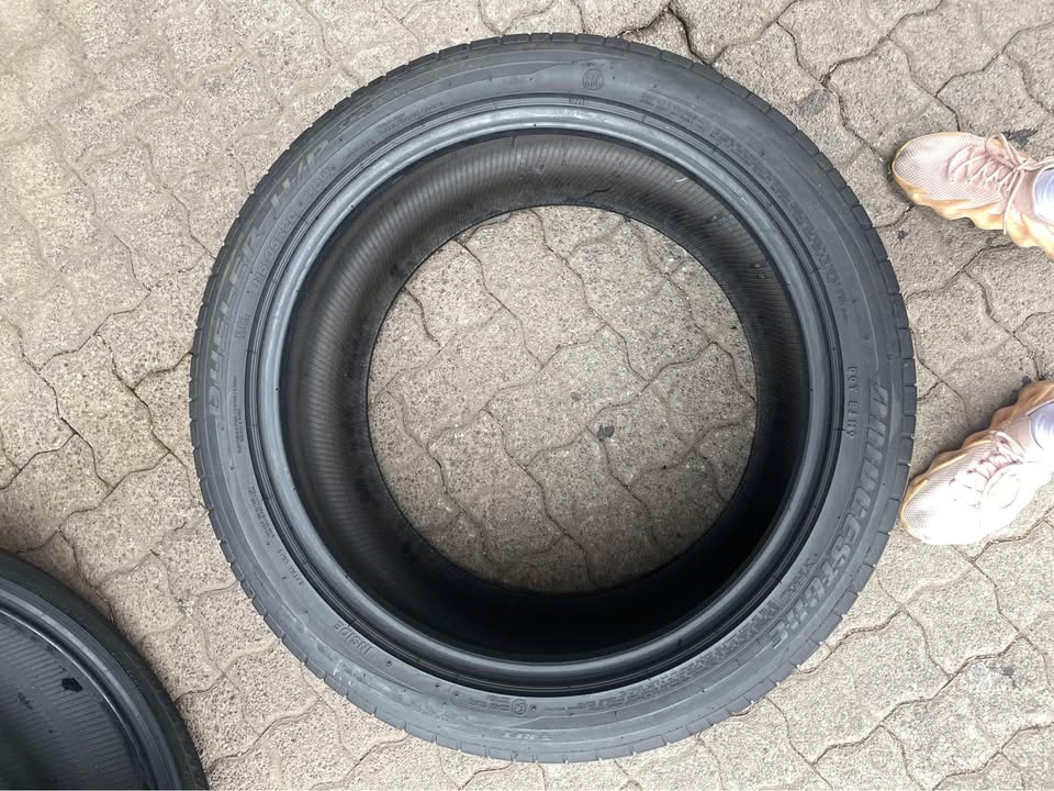 275 40 R20   and  315 35 R20 Bridgestone Dueler RunFlat Tyres - Private Seller