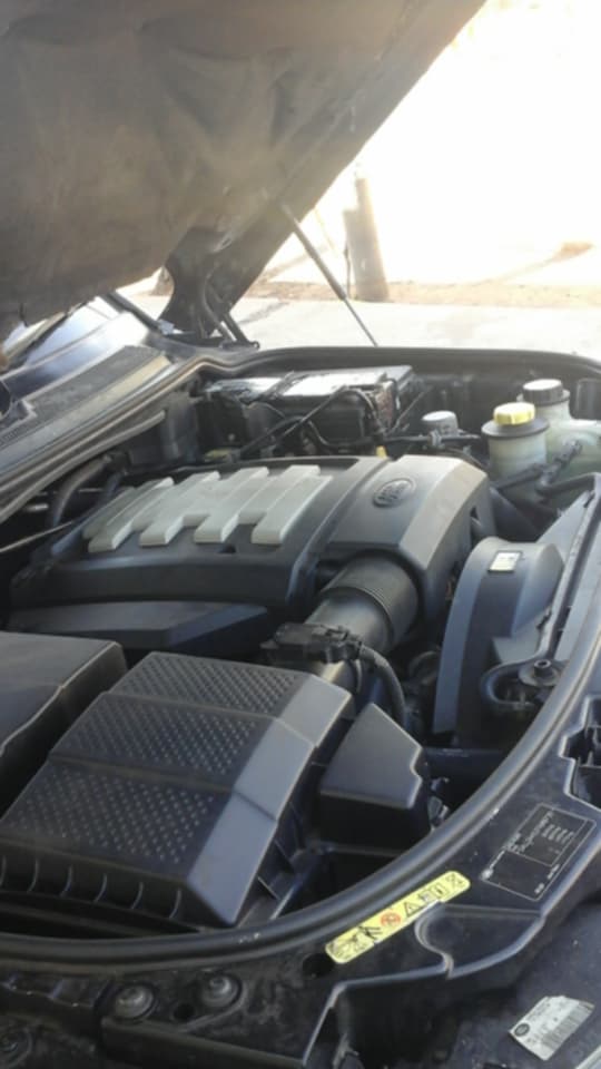 RANGE ROVER BLACK SUV