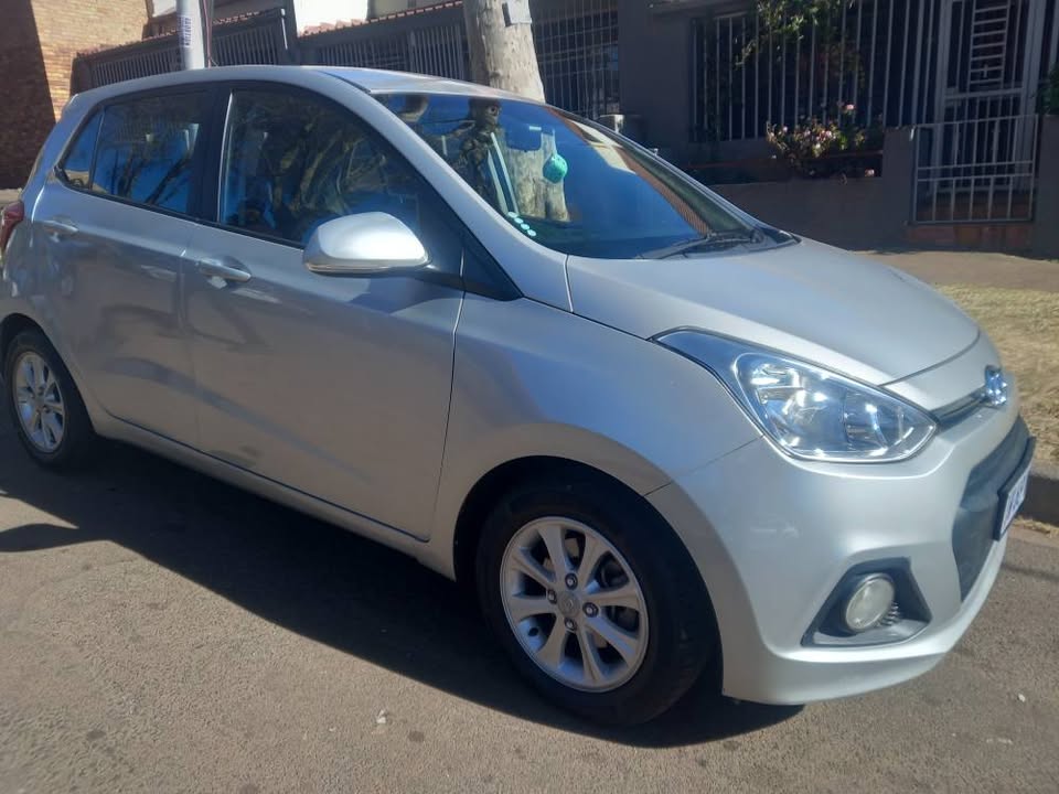 2015 Hyundai i10 Grand Sports 1.2 Petrol, Manual, Silver,
