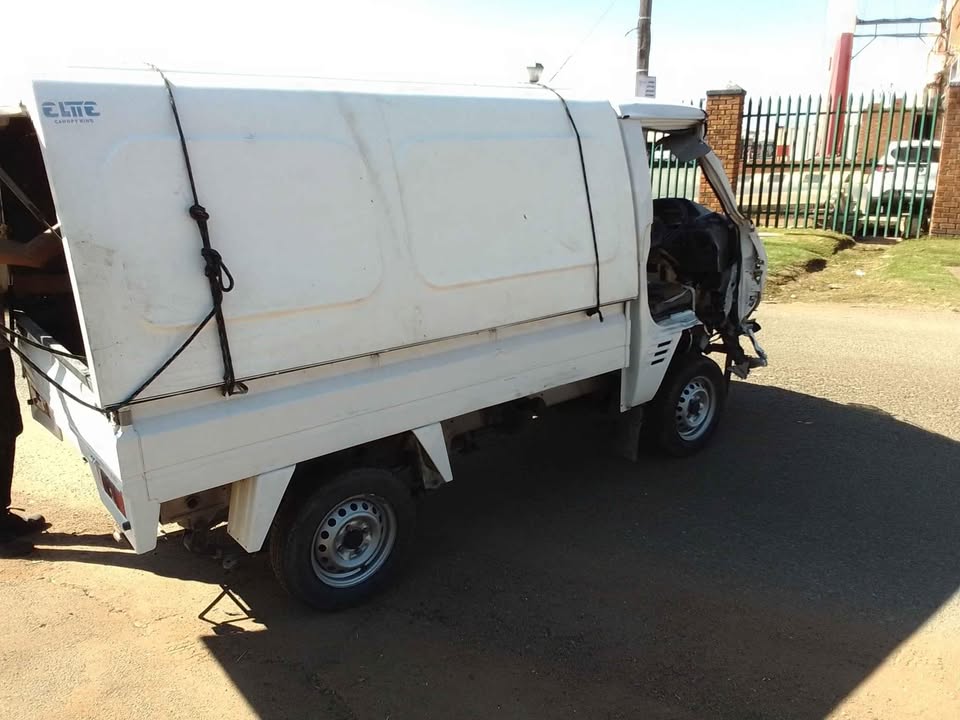 2017 Suzuki super carry bakkie stripping for parts engine still running good - Private Seller