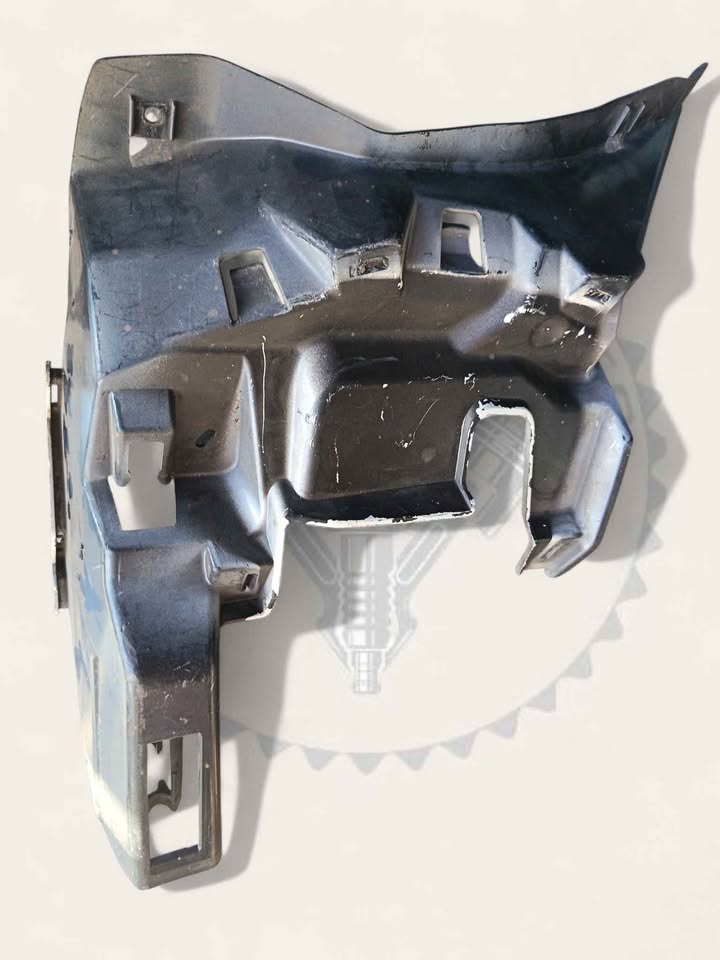 BMW F22 F23 2 SERIES INNER BUMPER BRACKET / FOG LIGHT BRACKET RIGHT SIDE AVAILABLE FOR SALE - Private Seller