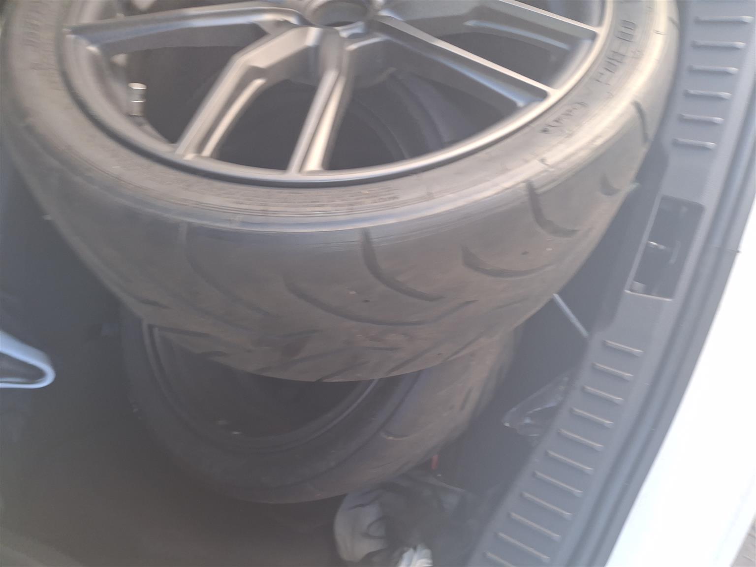 Dunlop 235/40/18 semi slick - Private Seller