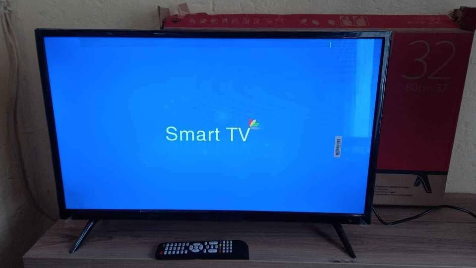 Satellite smart TV 32 inch