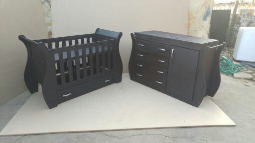 baby cot and compactum