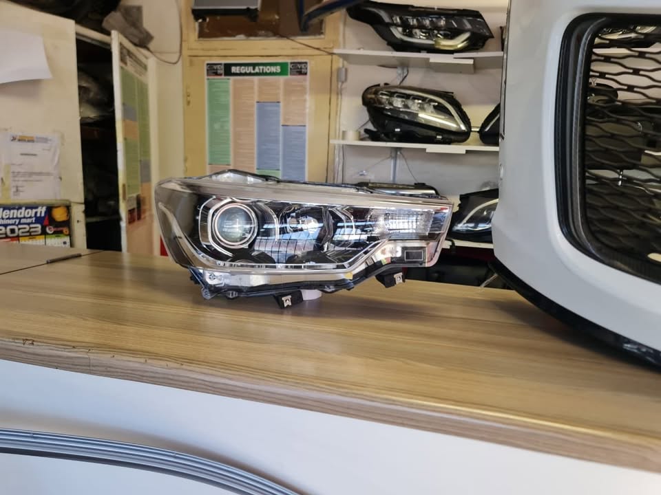 2022 SUZUKI ERTIGA HEADLIGHT RIGHT FOR SALE IN A GOOD CONDITION - Private Seller 2022 SUZUKI ERTIGA HEADLIGHT RIGHT FOR SALE IN A GOOD CONDITION - Private Seller