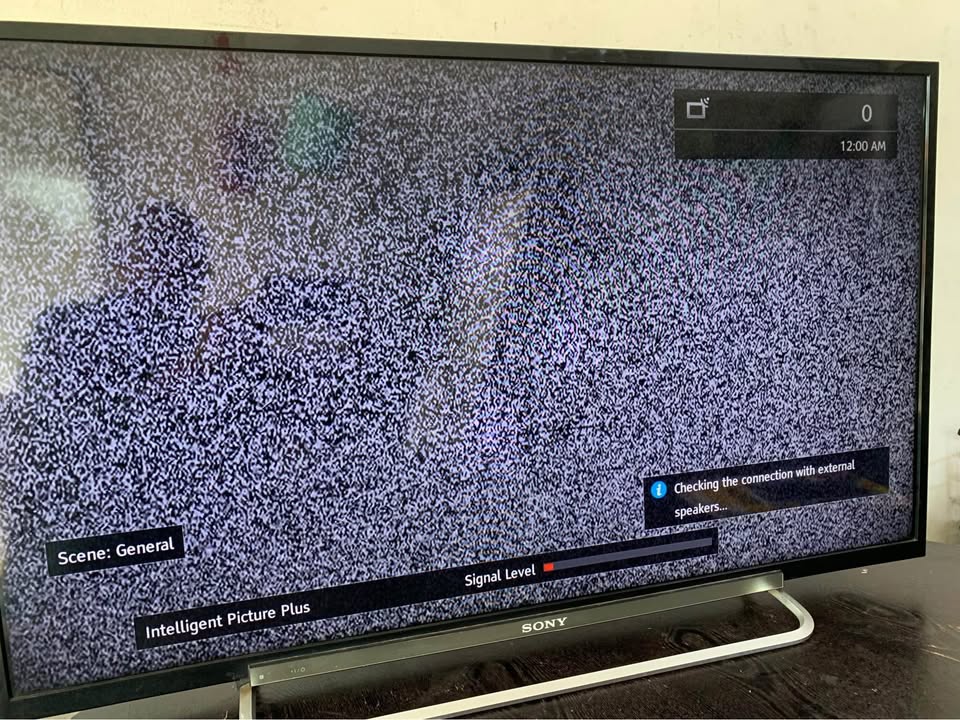 Sony Bravia 40 inch R600 as is Can switch on not for long and goes blank  280 Steve Biko road