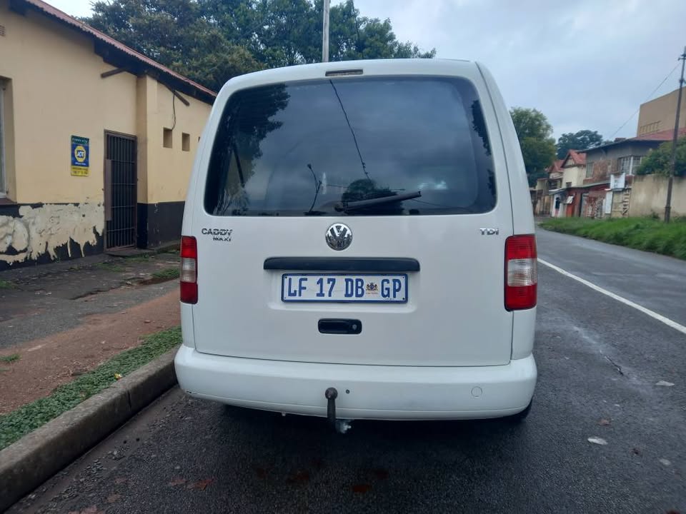 2011 VW Caddy 2.0 TDI Diesel, Manuel White, 105000kms