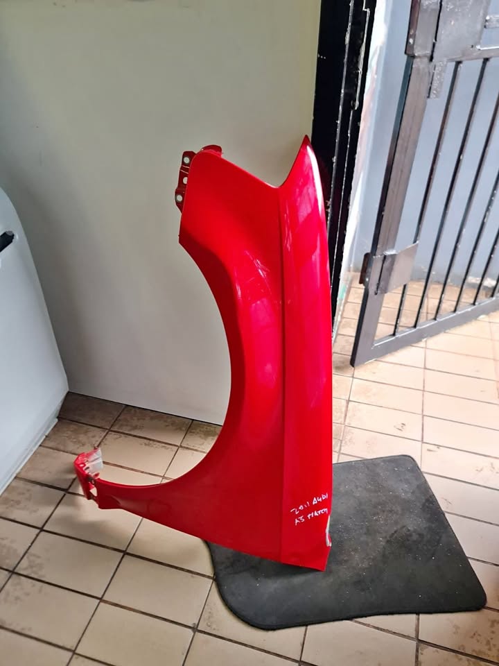 2011 AUDI A3 FENDER LEFTSIDE FOR SALE IN A GOOD CONDITION - Private Seller