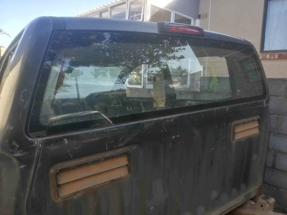 Ford Ranger T Rear Windscreen - Private Seller Ford Ranger T Rear Windscreen - Private Seller