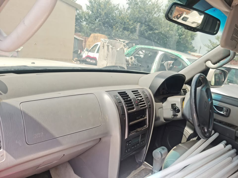 2006 HYUNDAI TERRACAN PETROL STRIPPING AS SPARES - Private Seller