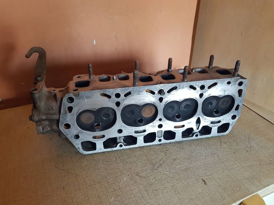 TOYOTA 2Y OR 3Y CYLINDER HEAD FORSALE