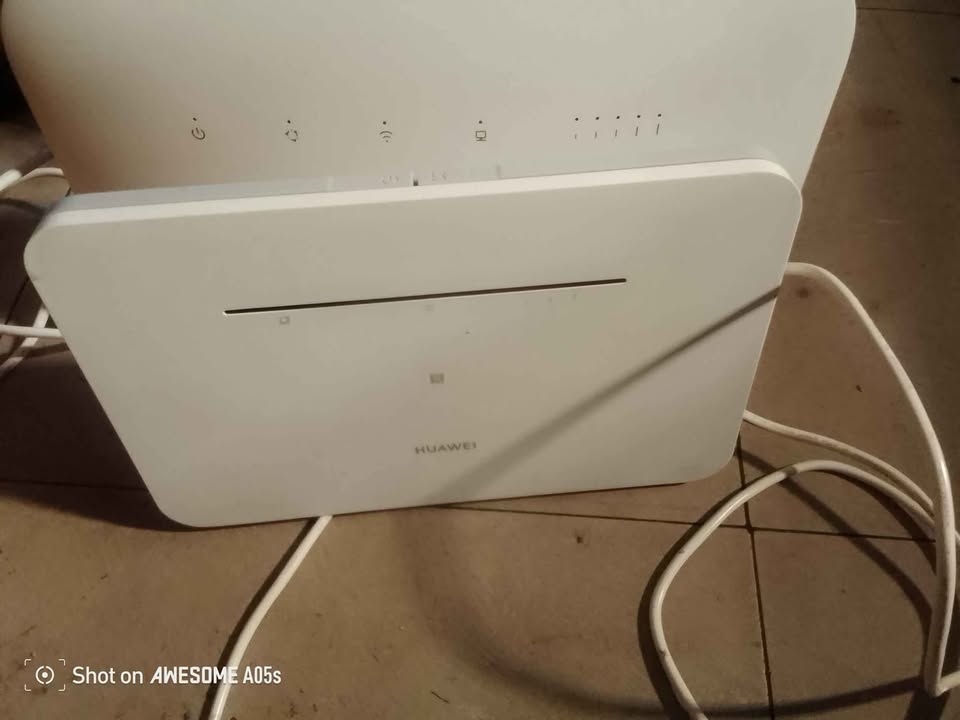 Junk Routers HUAWEI B525 , B311B & B612 SIM Wi-Fi ROUTER | Junk Mail Marketplace