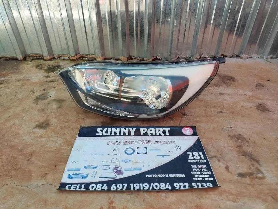 Kia Rio Headlight - Private Seller Kia Rio Headlight - Private Seller
