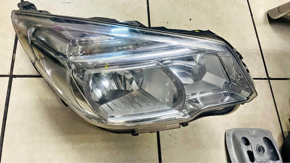 Chevrolet Trailblazer headlight - Private Seller Chevrolet Trailblazer headlight - Private Seller