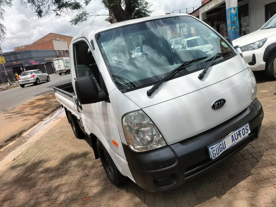 2012 KIA K2700 2.7MANUAL, DIESEL ,WHITE 88000KM