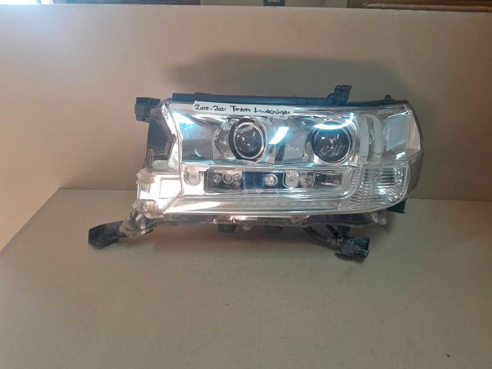 2018-2021 TOYOTA LANDCRUSIER LEFT SIDE HEADLIGHT FOR SALE