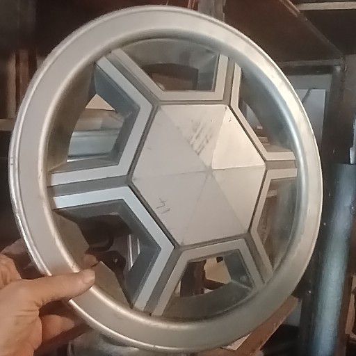 Datsun 1800 / 2000, wheel cap - Private Seller Datsun 1800 / 2000, wheel cap - Private Seller