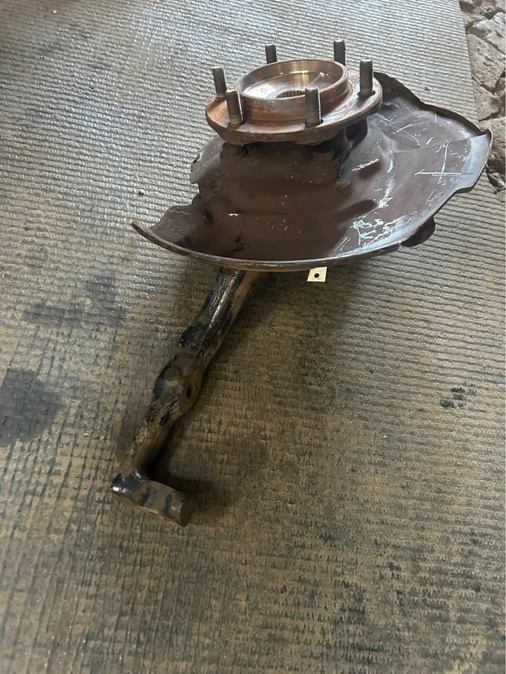 Toyota Prado J120 Series Left Hub & Stub For Sale @Circle 7 Used Parts Call or WhatsApp - Private Seller