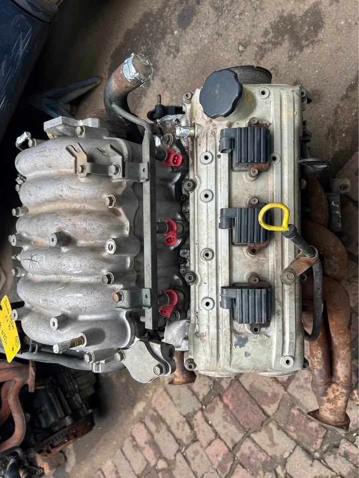 Isuzu KB320 6VD1 V6 Complete Engine Available Call or WhatsApp - Private Seller