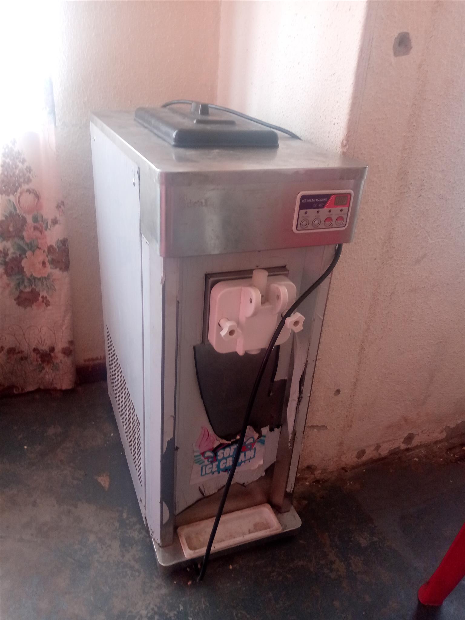 I'm selling ice cream machine | Junk Mail Marketplace