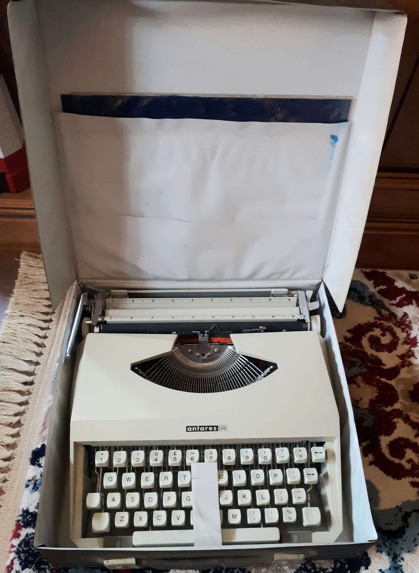 Antares Capri Vintage typewriter Antares Capri Vintage typewriter