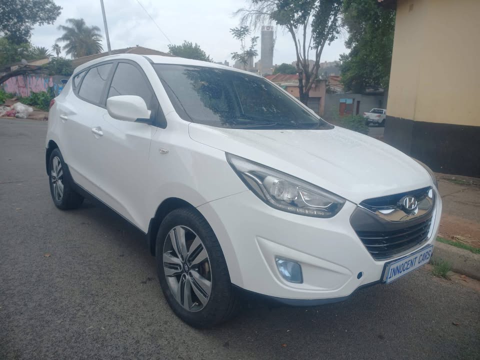 2015 Hyundai ix35 SUV 2.0 PETROL, MANUAL, White Color, Mileage 82000kms. Reserve Came