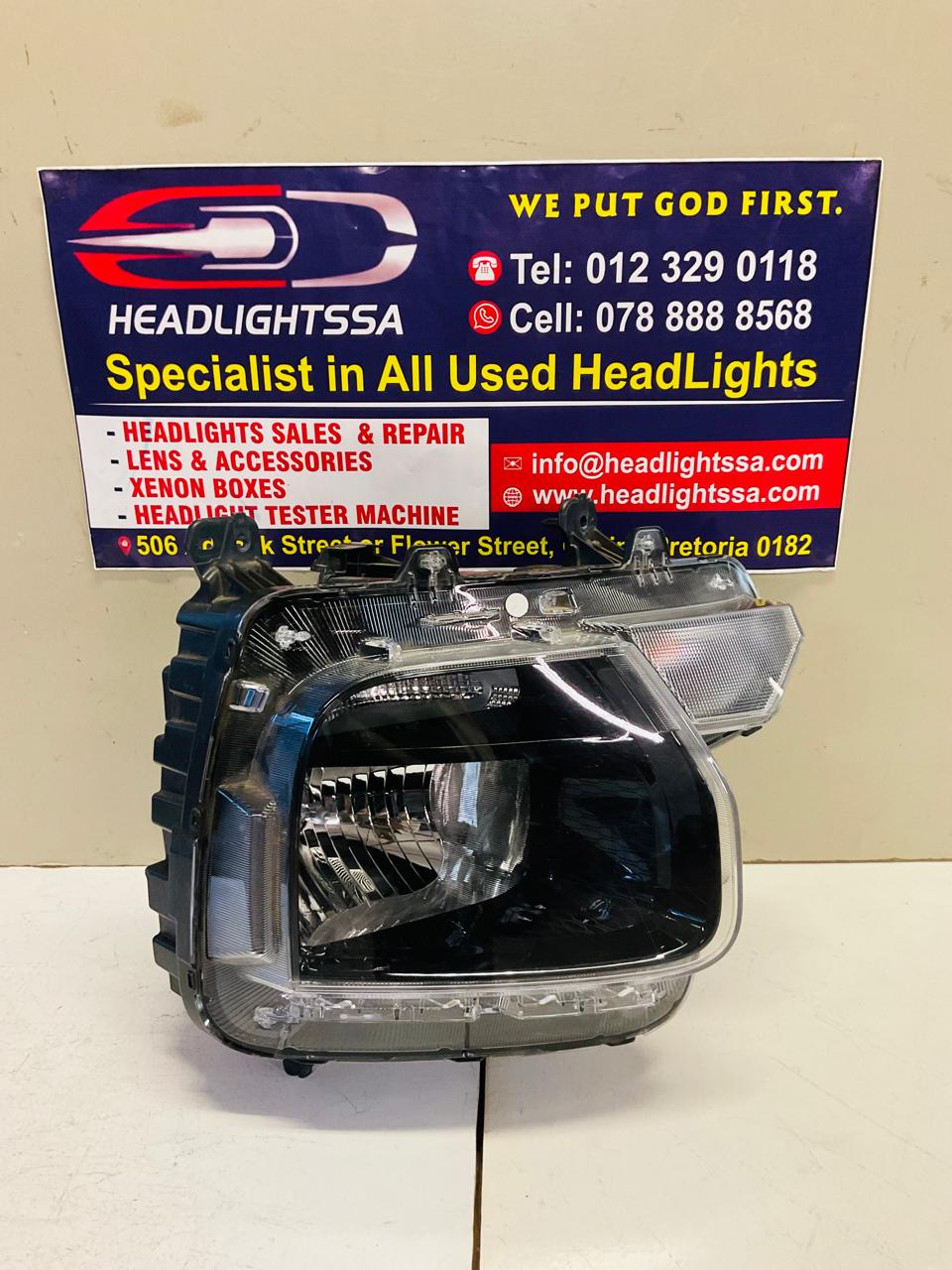 Hyundai Staria H1 right side halogen headlight (2022) - Private Seller Hyundai Staria H1 right side halogen headlight (2022) - Private Seller