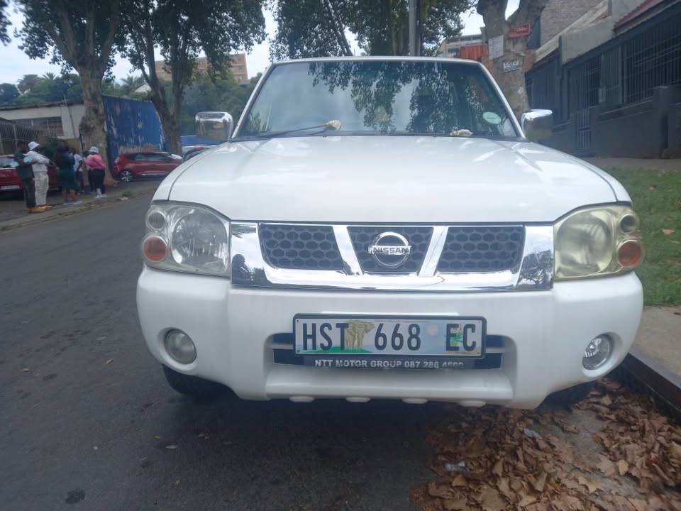 2016 Nissan NP300 Double Cab. Hadbody 2.4 Petrol Manual 4X4, White Color  Mileage