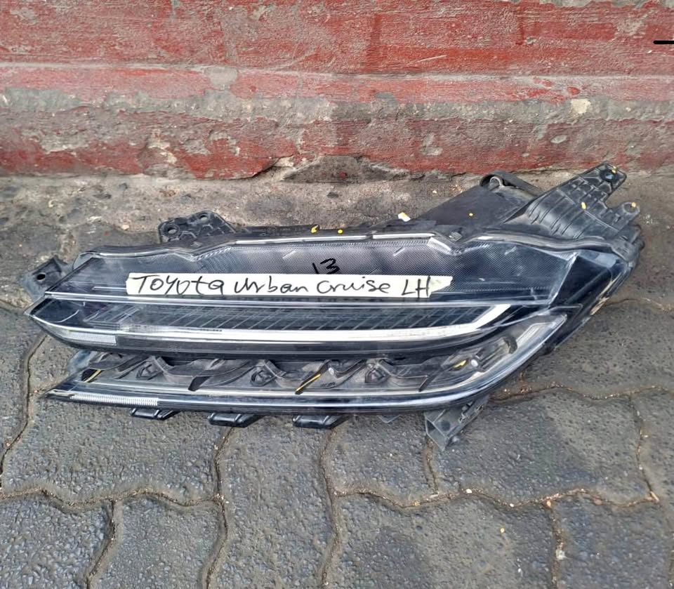 Toyota Urban Cruiser headlight - Private Seller Toyota Urban Cruiser headlight - Private Seller