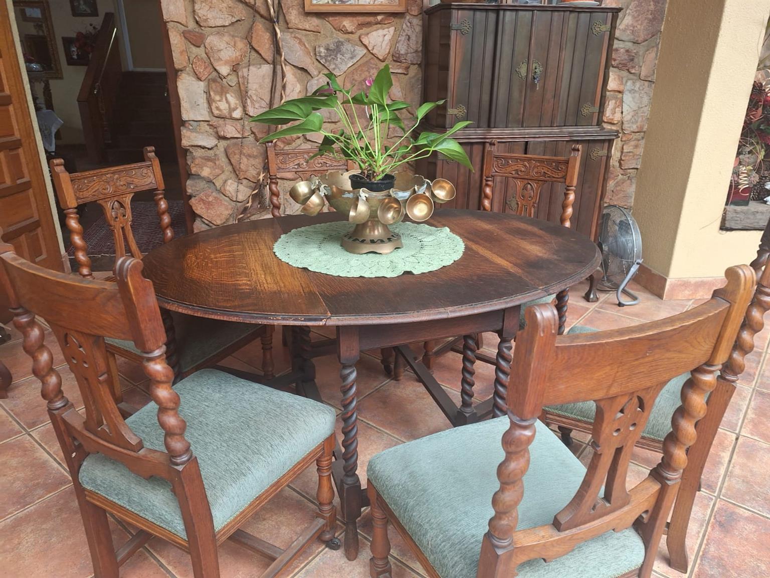OAK WOOD BALIE TWIST TABLE AND CHAIRS FOR SALE OAK WOOD BALIE TWIST TABLE AND CHAIRS FOR SALE