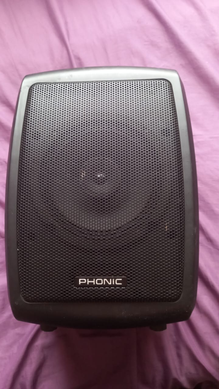 Mi I dj equipment Amp, equalizer, speakers and microphones